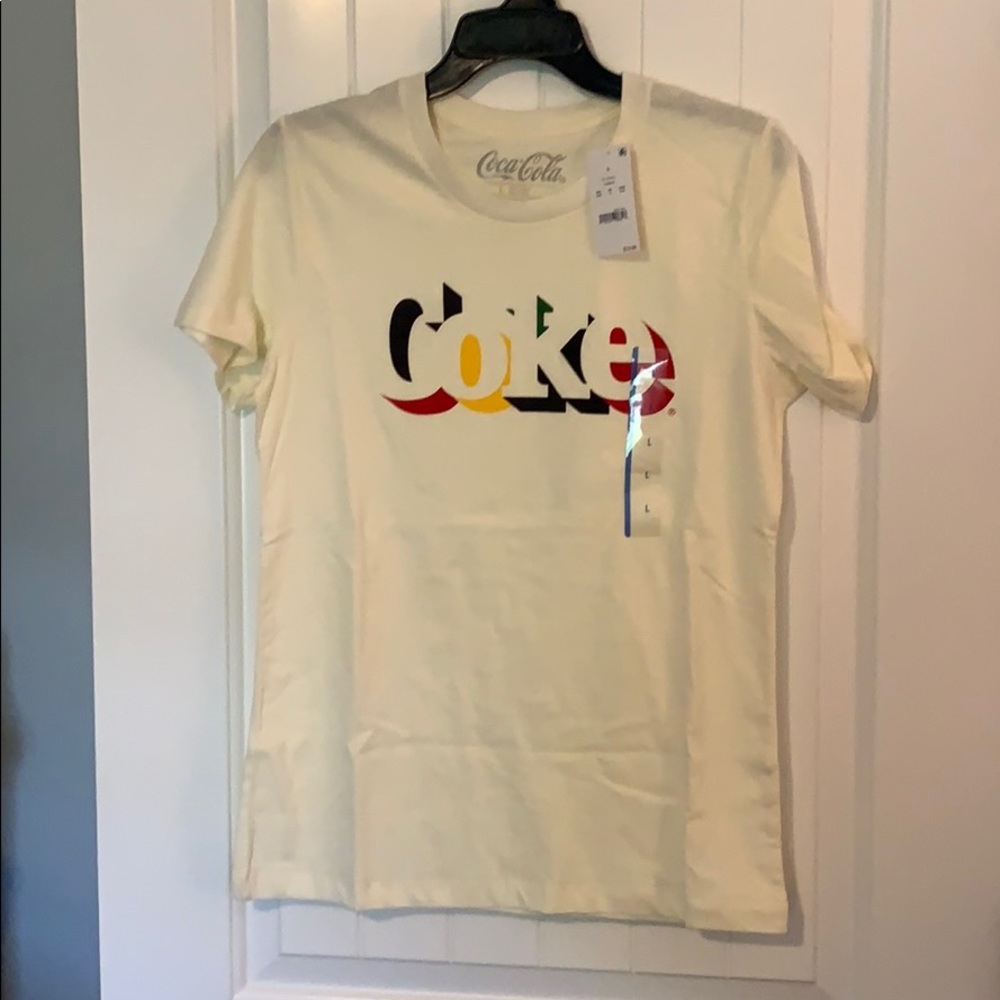 NWT Women’s Graphic Tee Size L